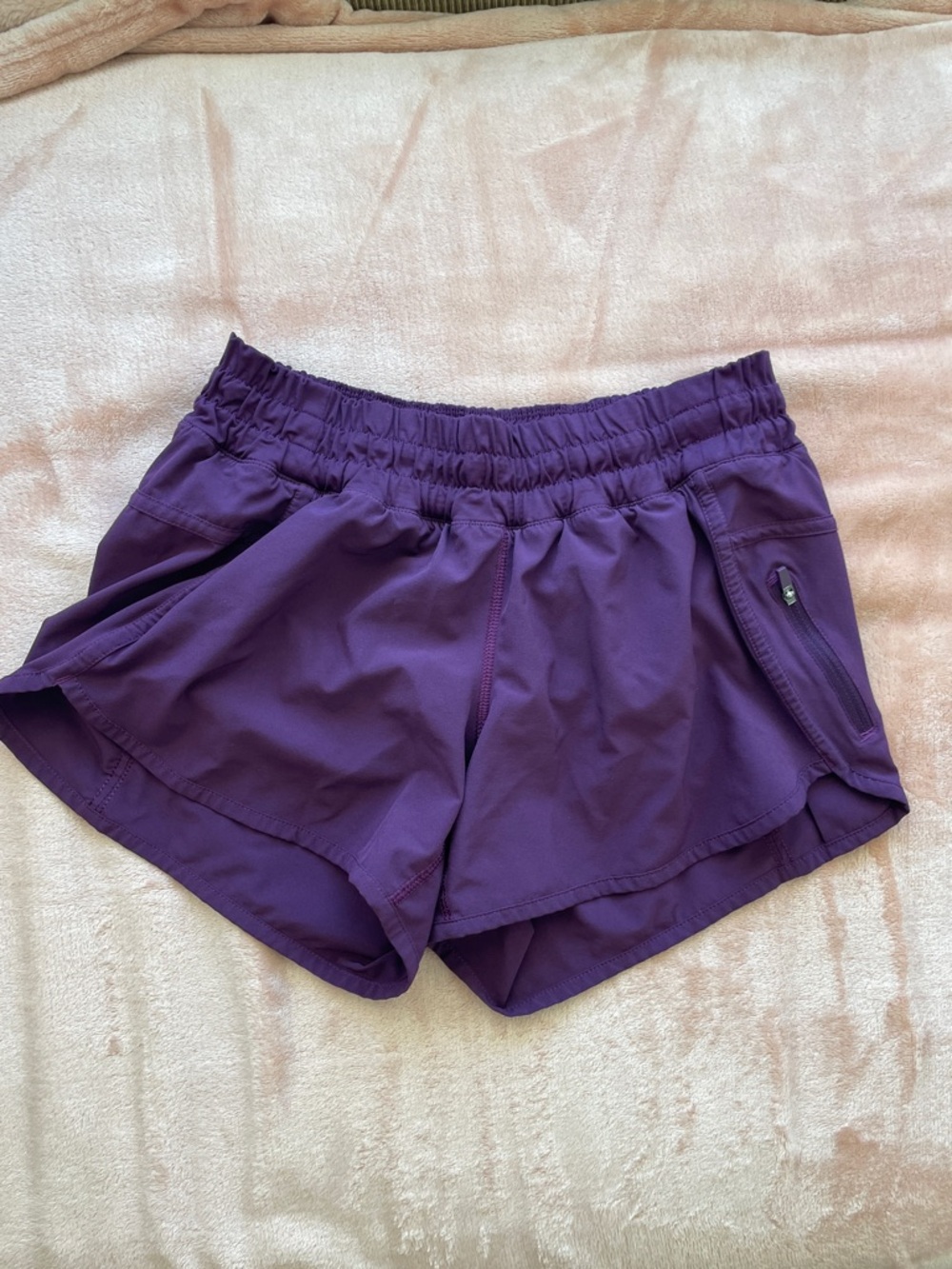 Lululemon Tracker V shorts 4in inseam size 6 purple